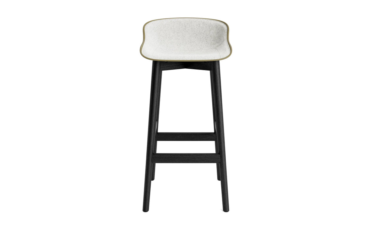 Hyg Barhocker 75 cm Polster Schwarze Eiche olive/Hallingdal in Hallingdal 110 präsentiert im Onlineshop von KAQTU Design AG. Barstuhl ist von Normann Copenhagen