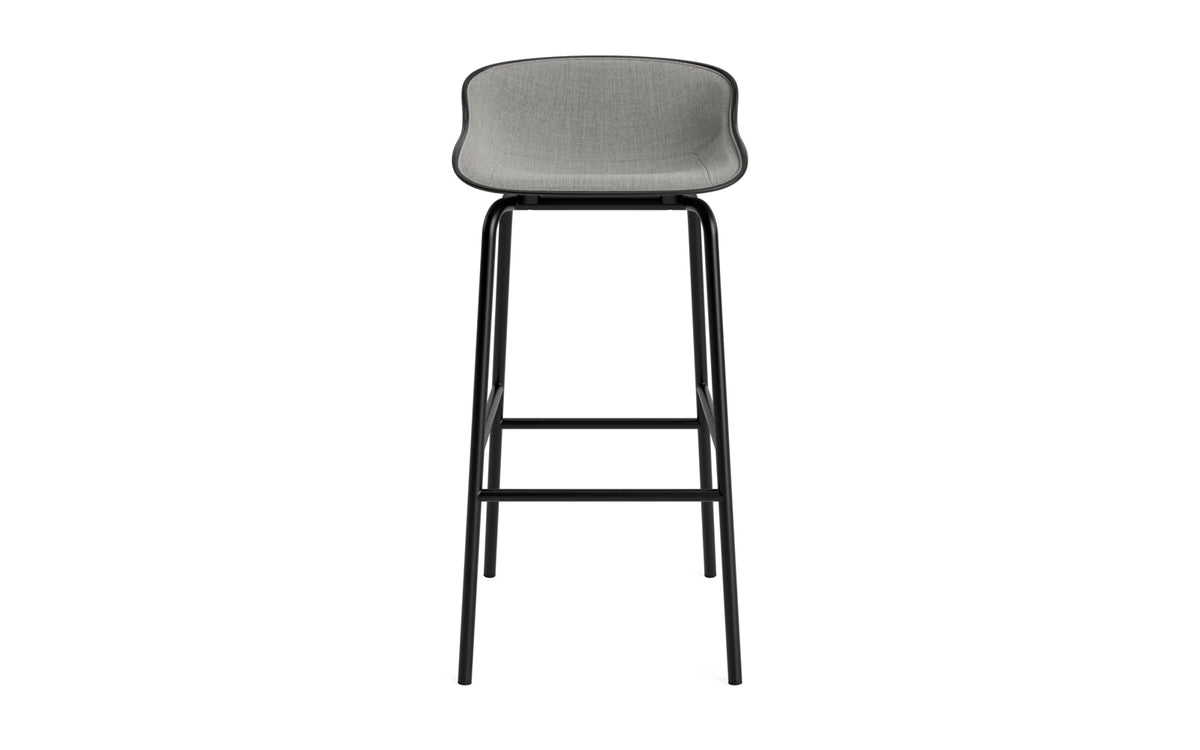 Hyg Barhocker 75 cm Frontpolster Schwartze Stahl Schwartz/Remix in Remix 133 präsentiert im Onlineshop von KAQTU Design AG. Barstuhl ist von Normann Copenhagen