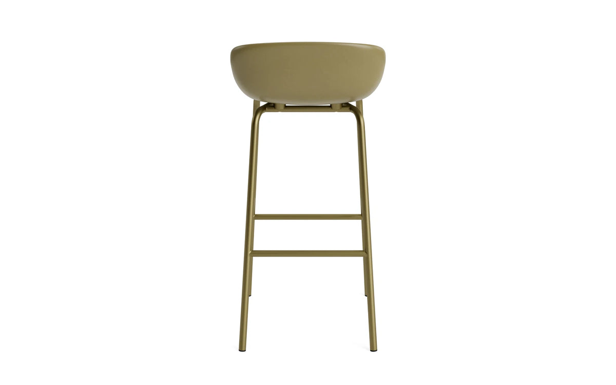 Hyg Barhocker 75 cm Frontpolster Stahl Olive/Hallingdal in Hallingdal 110 präsentiert im Onlineshop von KAQTU Design AG. Barstuhl ist von Normann Copenhagen