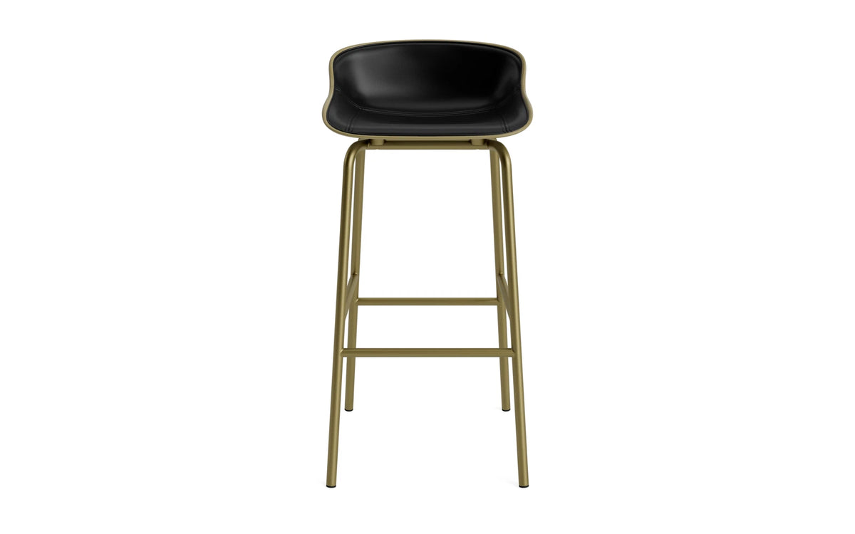 Hyg Barhocker 75 cm Frontpolster Stahl Olive/Ultra in Ultra 41599 präsentiert im Onlineshop von KAQTU Design AG. Barstuhl ist von Normann Copenhagen