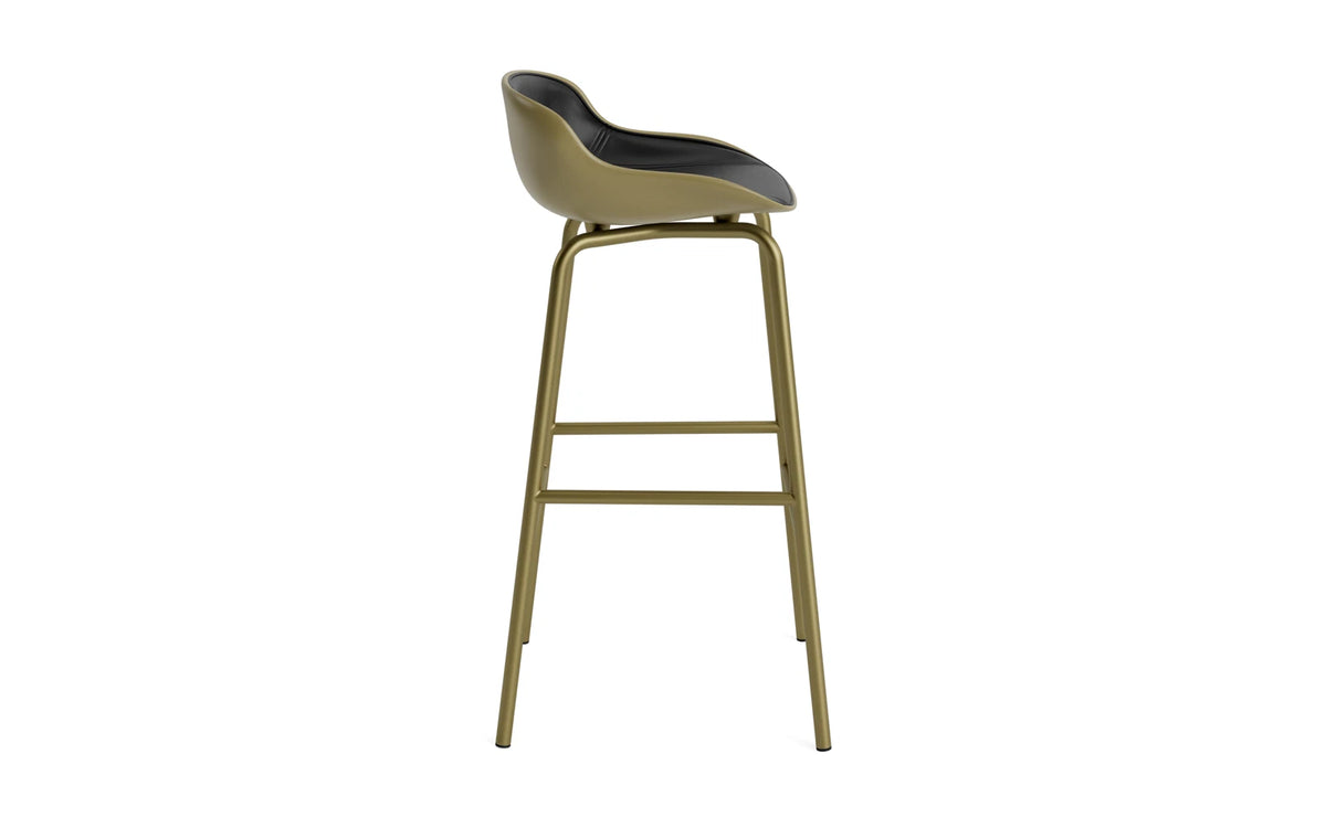 Hyg Barhocker 75 cm Frontpolster Stahl Olive/Ultra in Ultra 41599 präsentiert im Onlineshop von KAQTU Design AG. Barstuhl ist von Normann Copenhagen