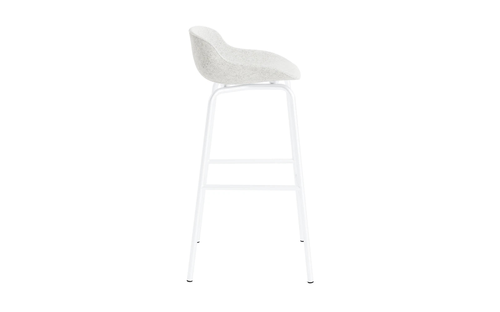 Entdecken Sie den Hyg Barhocker 75 cm von Normann Copenhagen – ein eleganter, vollgepolsterter Barhocker in Weiß, der skandinavische Gemütlichkeit und modernen Stil vereint.