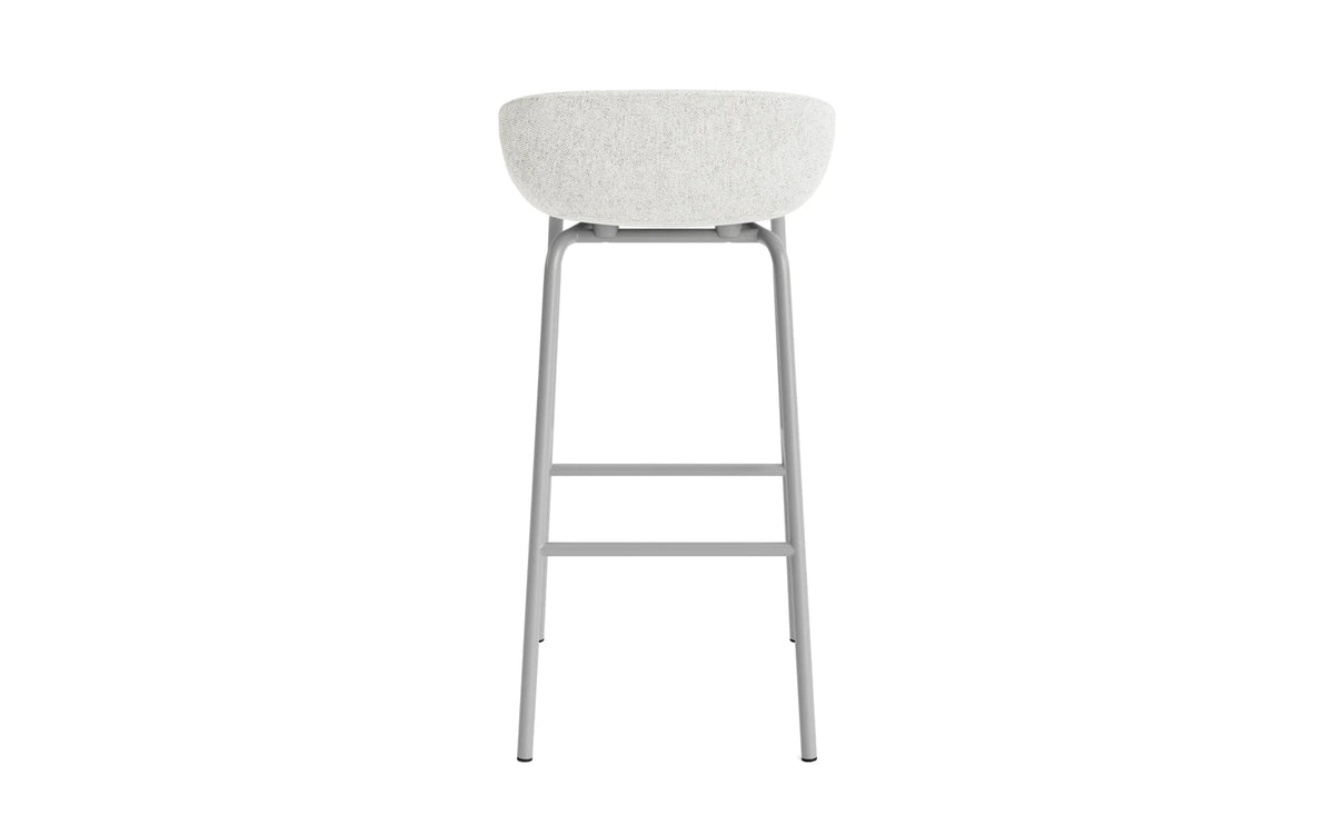 Hyg Barhocker 75 cm Vollpolster Stahl Grau/Hallingdal in Hallingdal 110 präsentiert im Onlineshop von KAQTU Design AG. Barstuhl ist von Normann Copenhagen
