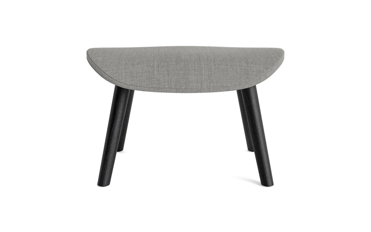 Hyg Fusshocker Schwartze Eiche Remix in Remix 133 präsentiert im Onlineshop von KAQTU Design AG. Ottoman ist von Normann Copenhagen