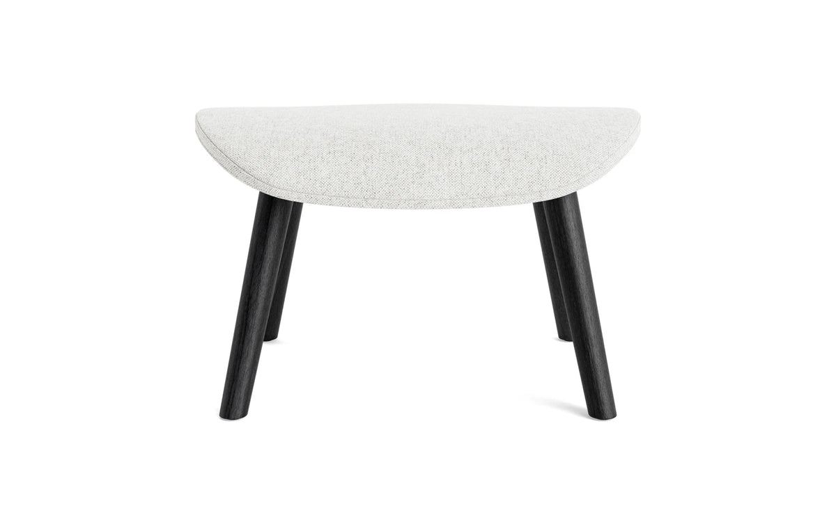 Hyg Fusshocker Schwartze Eiche Hallingdal in Hallingdal 110 präsentiert im Onlineshop von KAQTU Design AG. Ottoman ist von Normann Copenhagen