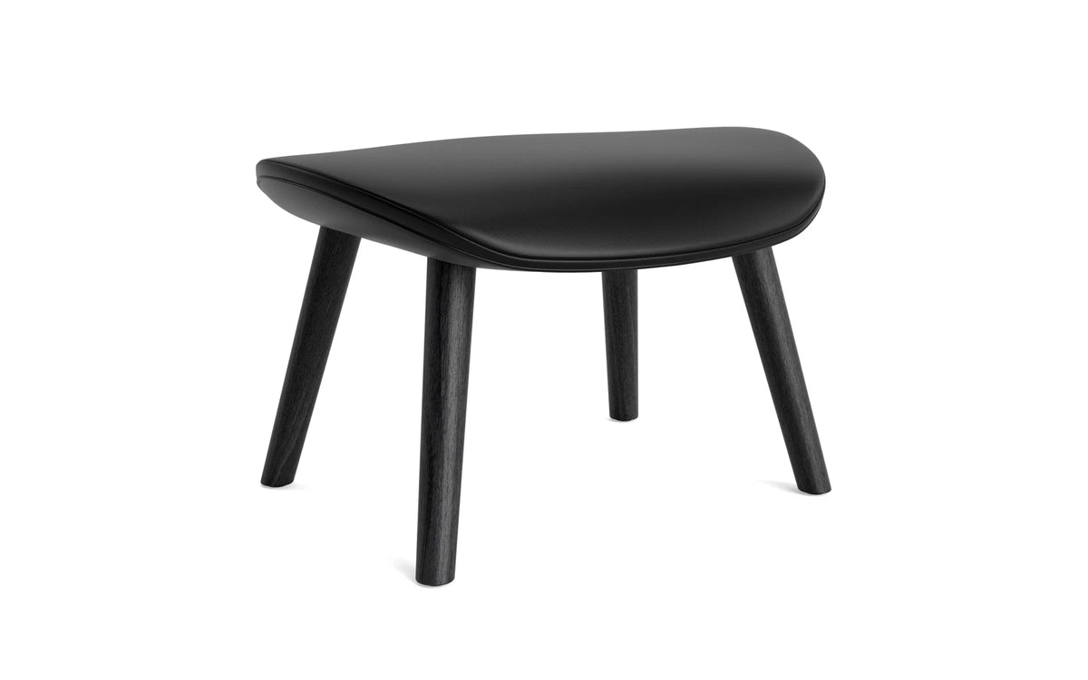 Hyg Fusshocker Schwartze Eiche Ultra in Ultra 41599 präsentiert im Onlineshop von KAQTU Design AG. Ottoman ist von Normann Copenhagen