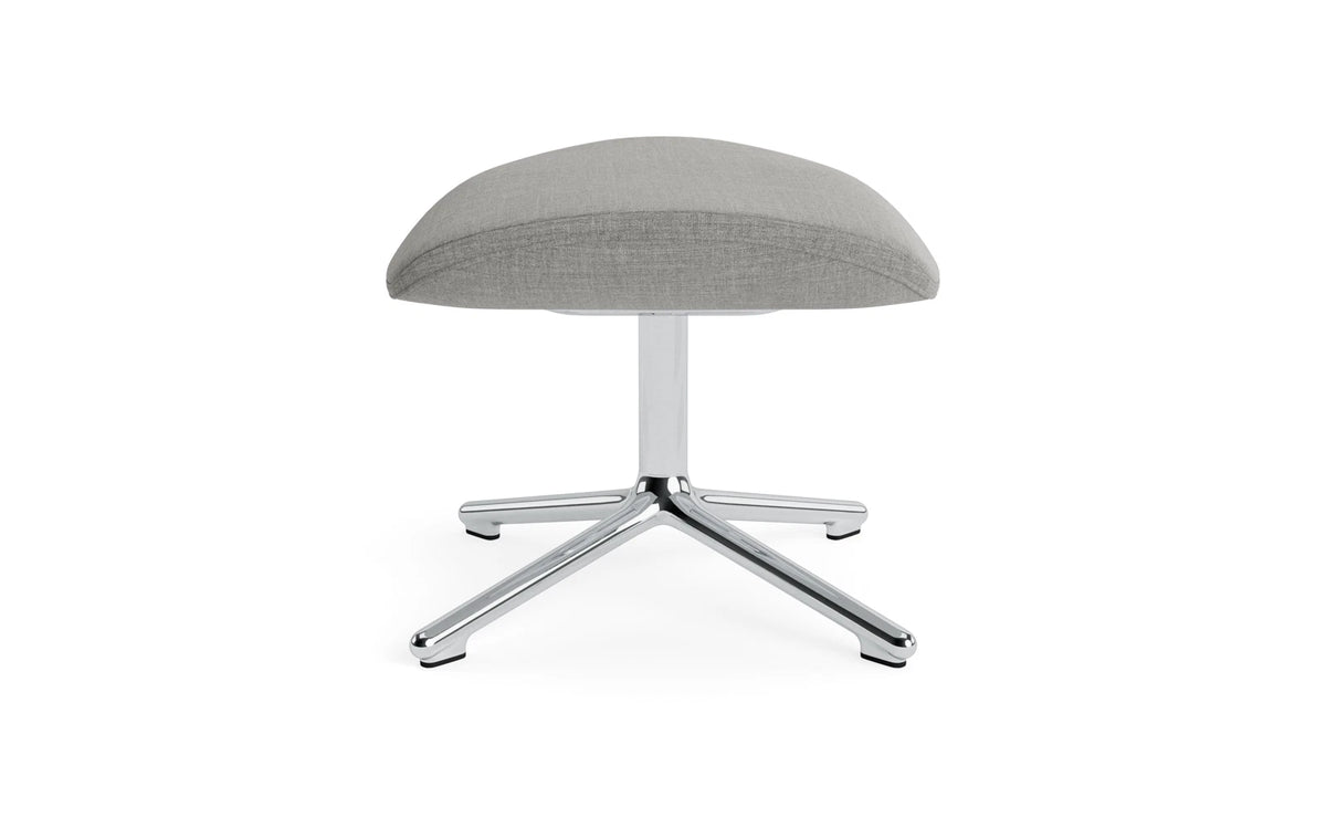 Hyg Fusshocker drehbar Alu Remix in Remix 133 präsentiert im Onlineshop von KAQTU Design AG. Ottoman ist von Normann Copenhagen