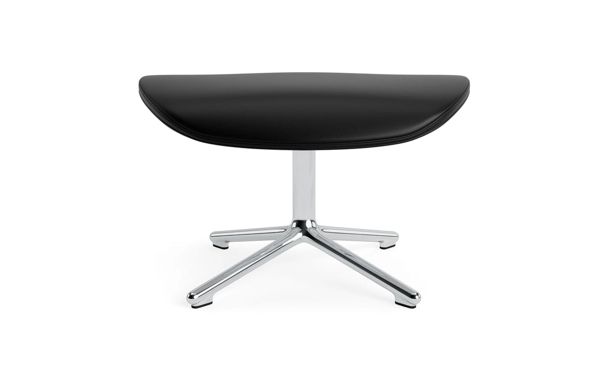 Hyg Fusshocker Aluminium Ultra Leder in Ultra 41599 präsentiert im Onlineshop von KAQTU Design AG. Ottoman ist von Normann Copenhagen