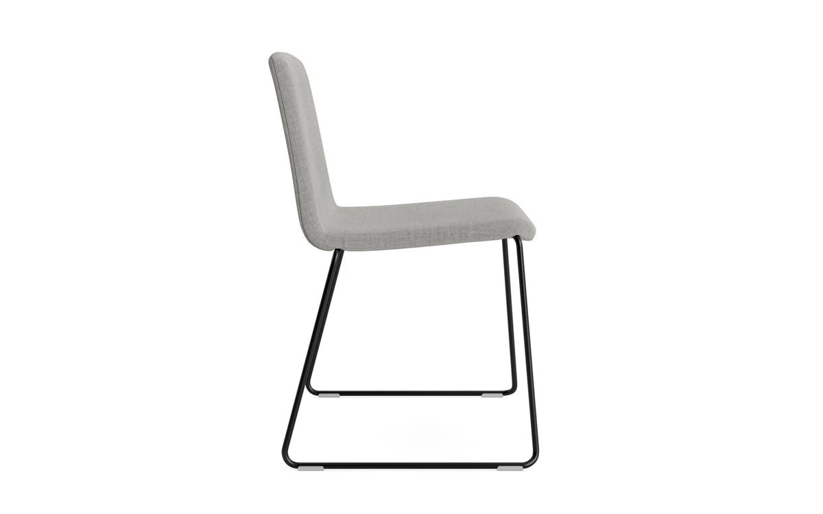 Just Stuhl gepolstert, schwarzer stahl/ Synergy in Remix 133 präsentiert im Onlineshop von KAQTU Design AG. Stuhl ist von Normann Copenhagen