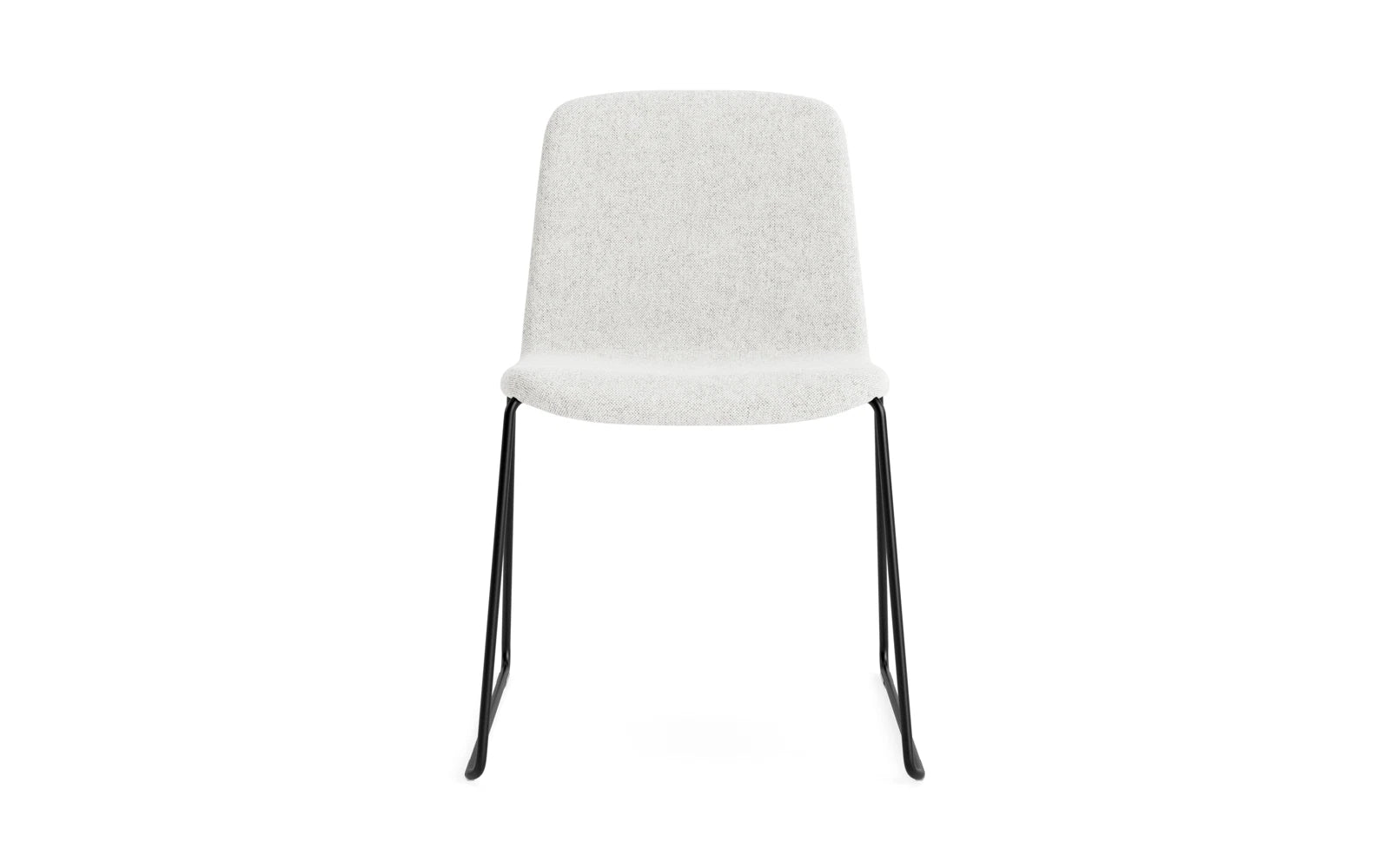 Erleben Sie den Just Stuhl gepolstert von Normann Copenhagen – ein harmonisches Zusammenspiel aus schwarzem Stahl und edlem Hallingdal-Stoff, das Stil und Bequemlichkeit vereint.