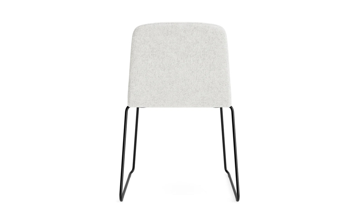 Just Stuhl gepolstert, schwarzer stahl/Hallingdal in Hallingdal 110 präsentiert im Onlineshop von KAQTU Design AG. Stuhl ist von Normann Copenhagen