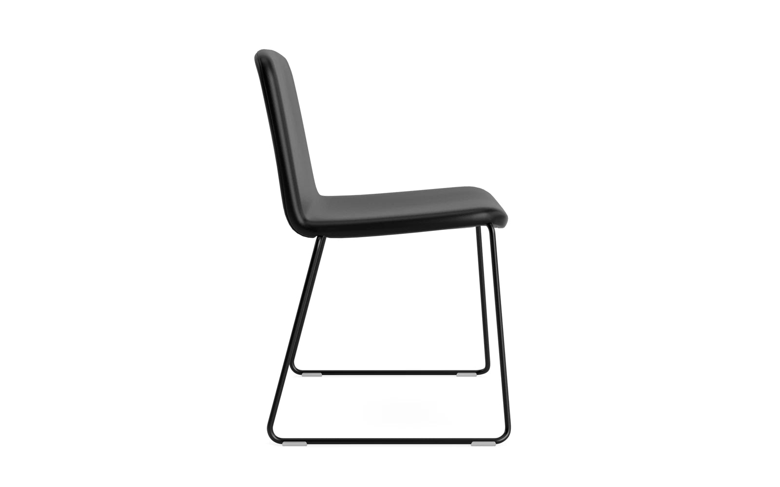 Entdecken Sie den Just Stuhl gepolstert von Normann Copenhagen – ein eleganter, funktionaler Stuhl aus schwarzem Stahl und hochwertiger Polsterung, ideal für jeden Raum.