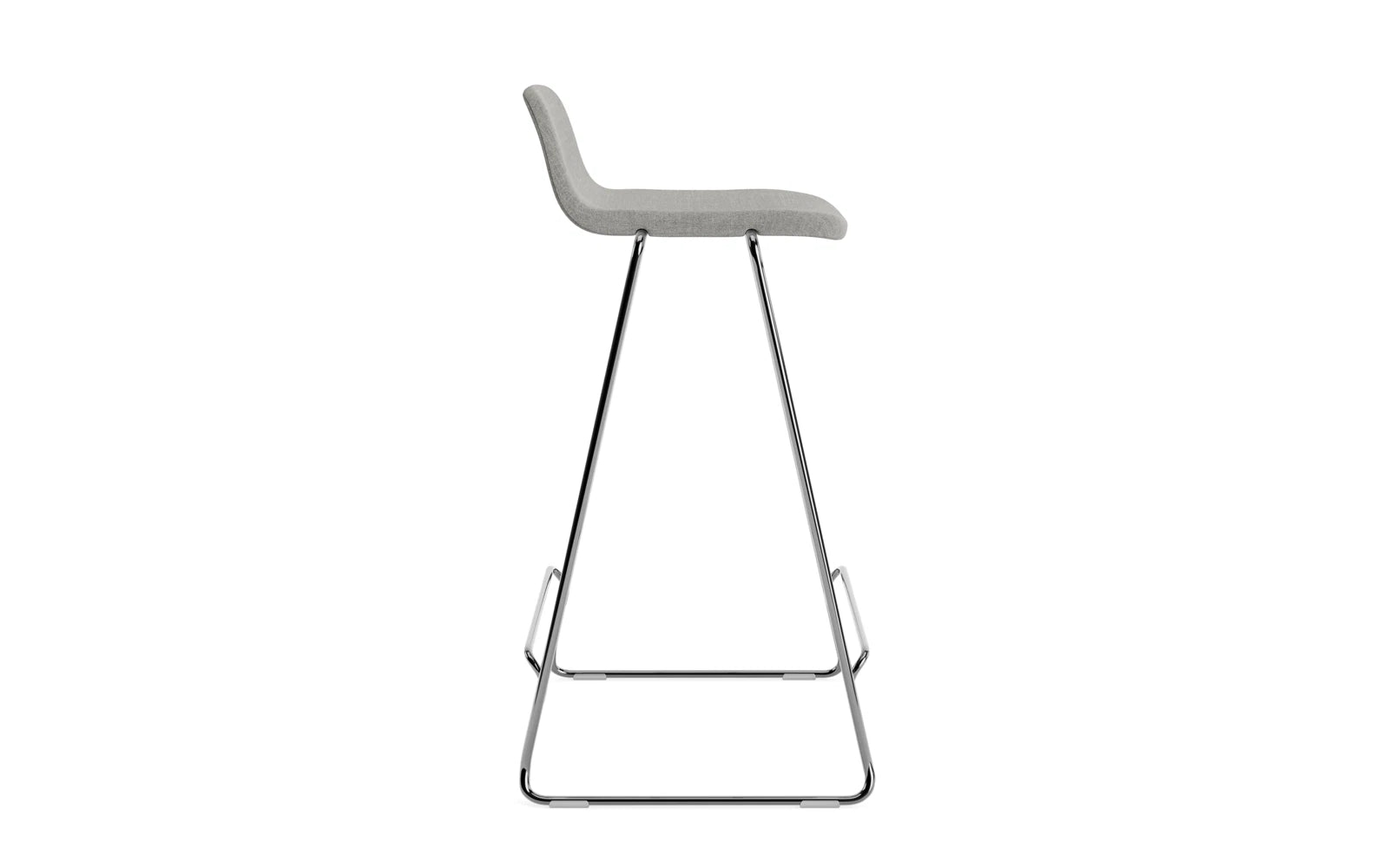 Entdecken Sie den Just Barhocker 65 cm von Normann Copenhagen: stilvoll gepolstert, mit Lehne und robustem Chromgestell – perfekt für jedes Ambiente.