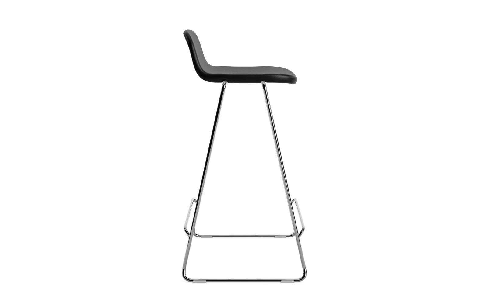 Entdecken Sie den Just Barhocker 65 cm mit Lehne von Normann Copenhagen – stilvoll, gepolstert und vielseitig für Ihre Einrichtung.