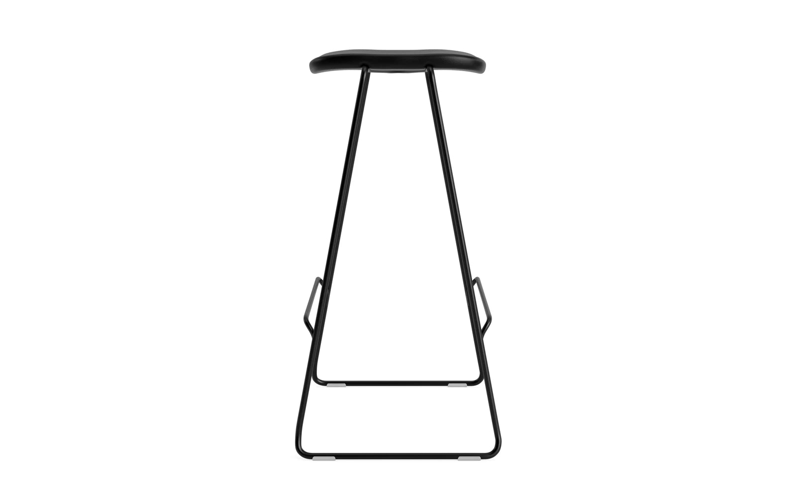 Entdecken Sie den Just Barhocker 75 cm von Normann Copenhagen – ein eleganter, gepolsterter Hocker mit zeitlosem Design und schwarzem Stahlgestell, ideal für moderne Räume.