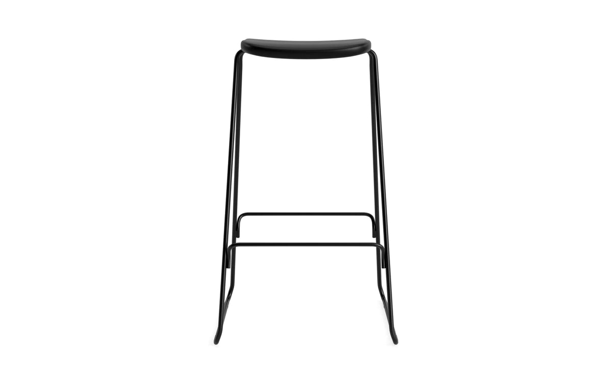 Just Barhocker 75 cm, gepolstert, schwarzer Stahl/ Ultra in Ultra 41599 präsentiert im Onlineshop von KAQTU Design AG. Barstuhl ist von Normann Copenhagen