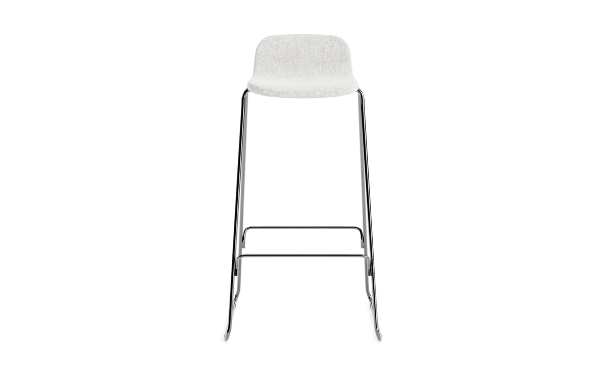 Just Barhocker 75 cm mit Lehne, gepolstert, Chrom/ Hallingdal in Hallingdal 110 präsentiert im Onlineshop von KAQTU Design AG. Barstuhl ist von Normann Copenhagen