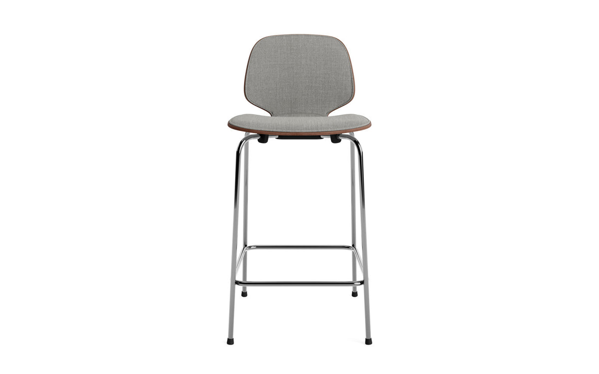 My Chair Barhocker 65 cm Frontpolster Krom Walnuss in Remix 133 präsentiert im Onlineshop von KAQTU Design AG. Barstuhl ist von Normann Copenhagen