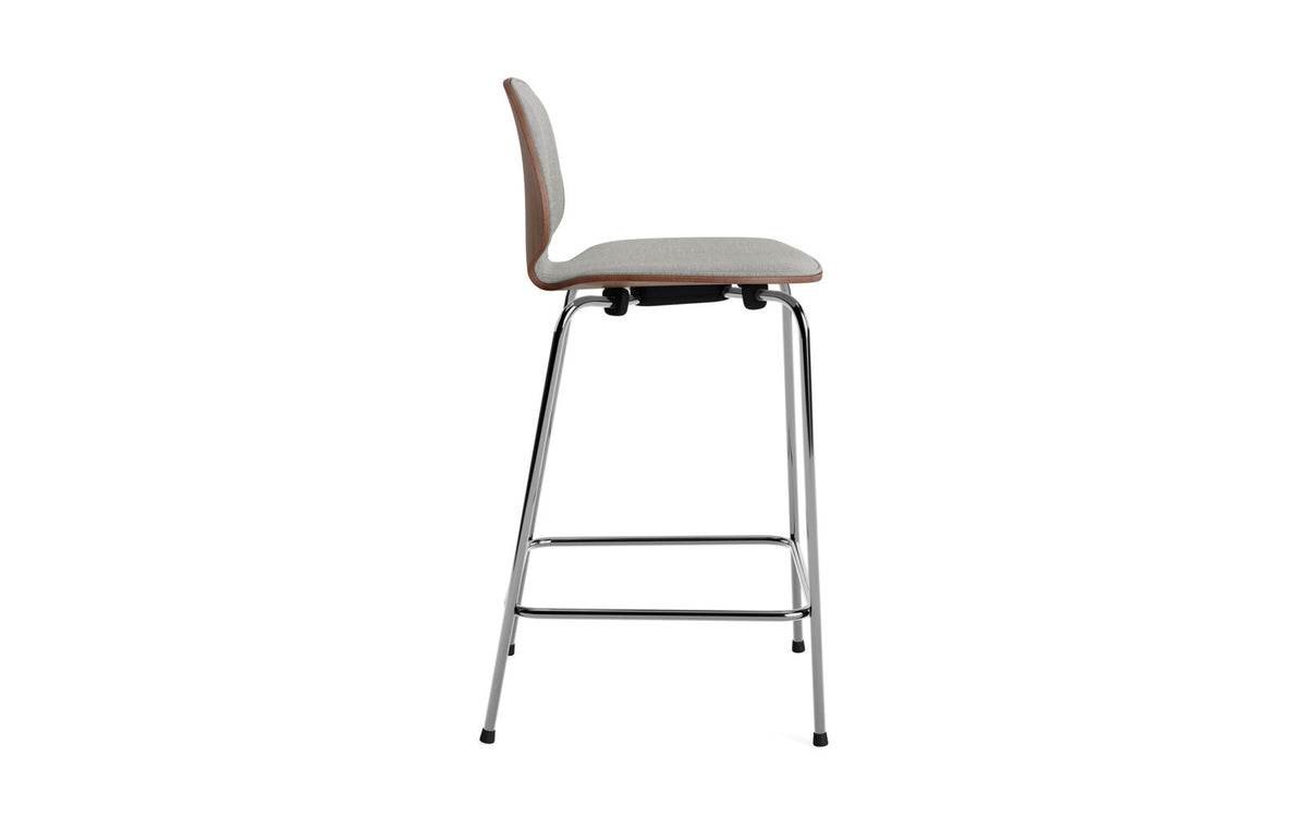 My Chair Barhocker 65 cm Frontpolster Krom Walnuss in Remix 133 präsentiert im Onlineshop von KAQTU Design AG. Barstuhl ist von Normann Copenhagen