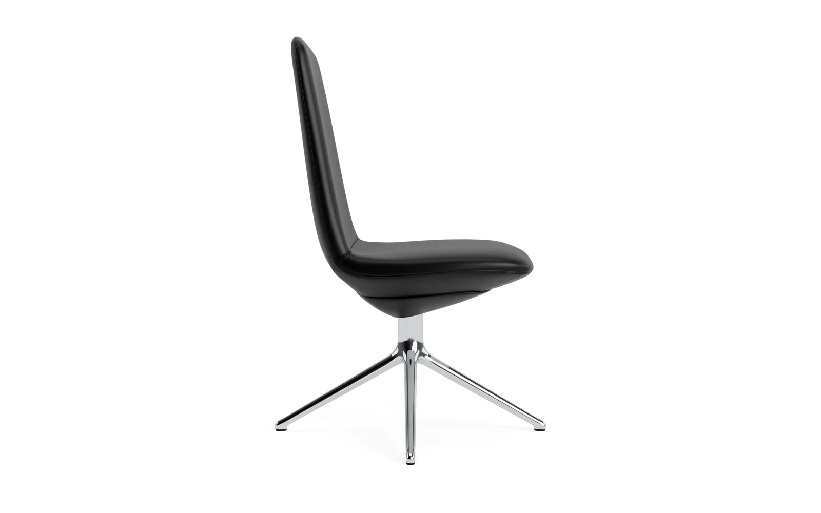 Erleben Sie den Off Chair niedrig mit Drehgestell 4B aus Aluminium von Normann Copenhagen – die perfekte Symbiose aus modernem Design und optimalem Sitzkomfort.