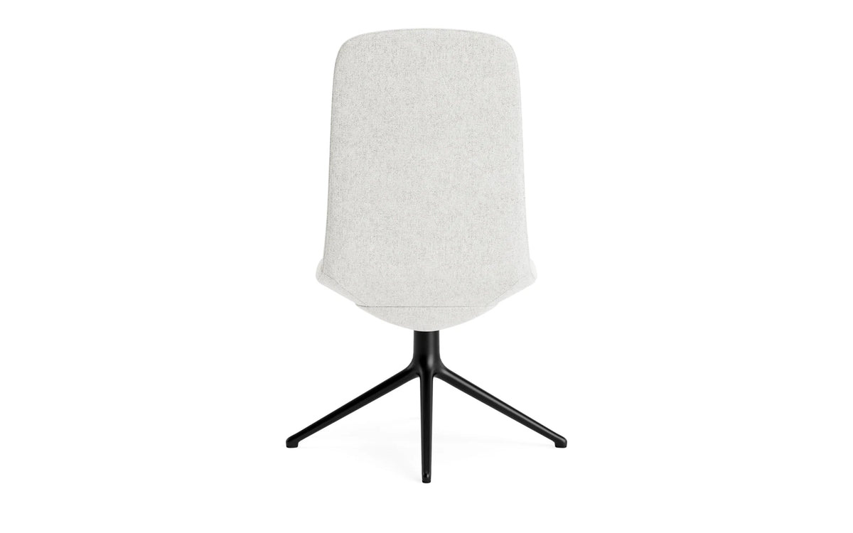 Off Chair niedrig mit Drehgestell 4B Schwartz aluminium Hallingdal in Hallingdal 110 präsentiert im Onlineshop von KAQTU Design AG. Bürostuhl ist von Normann Copenhagen