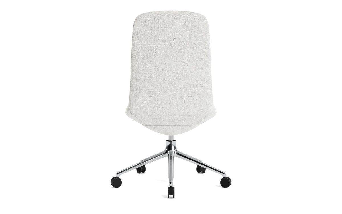 Off Chair niedrig mit Drehgestell und Rollen Gaslift Aluminium Hallingdal in Hallingdal 110 präsentiert im Onlineshop von KAQTU Design AG. Bürostuhl ist von Normann Copenhagen