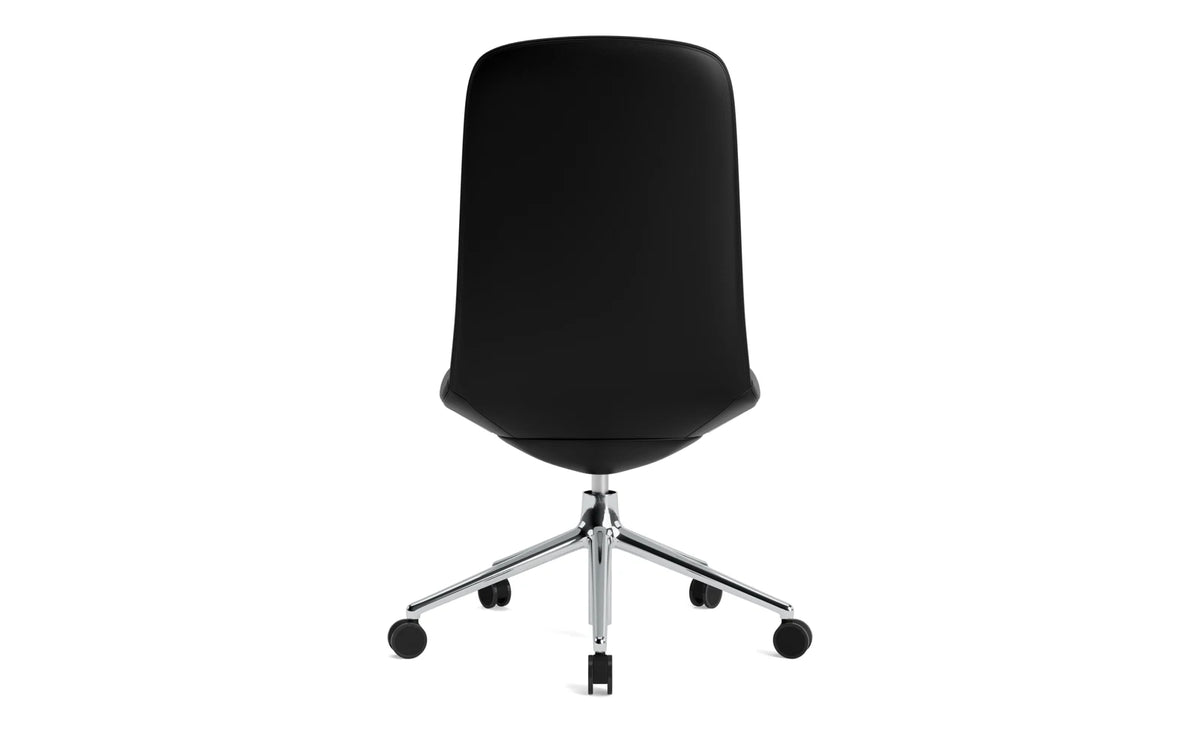 Off Chair niedrig 5W gaslift aluminium mit kissen Ultra in Ultra 41599 präsentiert im Onlineshop von KAQTU Design AG. Bürostuhl ist von Normann Copenhagen