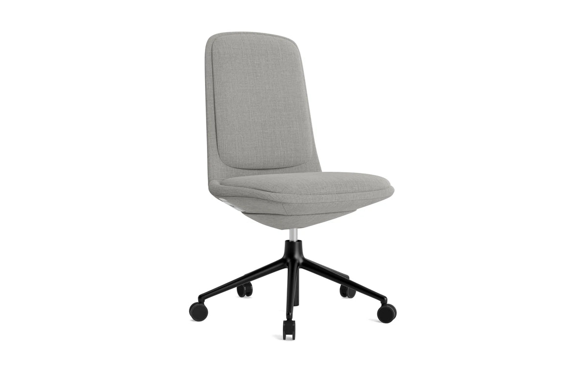 Off Chair niedrig 5W gaslift schwarze aluminium mit kissen Remix in Remix 133 präsentiert im Onlineshop von KAQTU Design AG. Bürostuhl ist von Normann Copenhagen