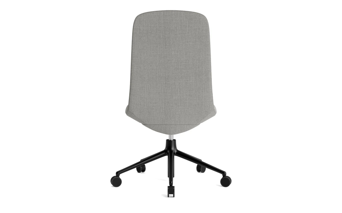 Off Chair niedrig 5W gaslift schwarze aluminium mit kissen Remix in Remix 133 präsentiert im Onlineshop von KAQTU Design AG. Bürostuhl ist von Normann Copenhagen