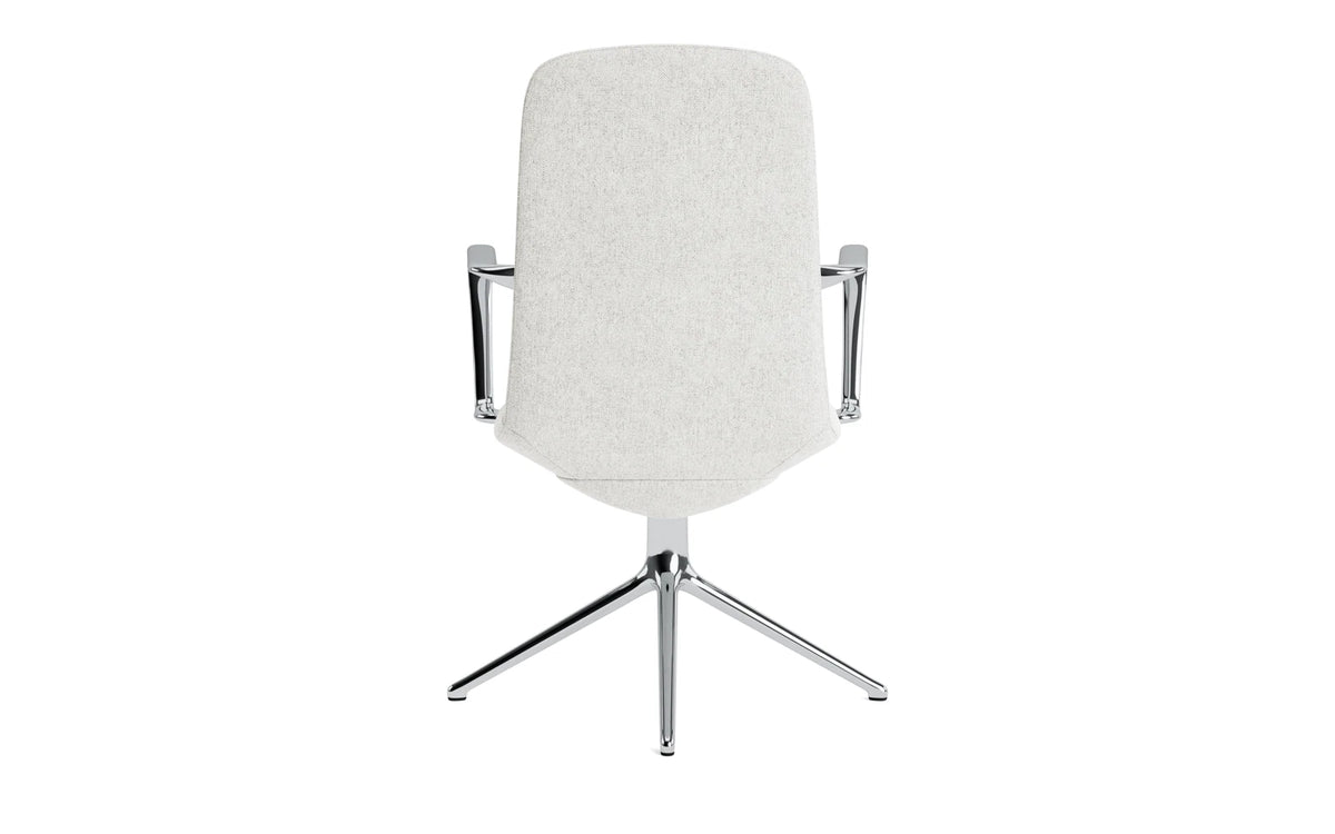 Off Armchair niedrig mit Drehgestell 4B aluminium Hallingdal in Hallingdal 110 präsentiert im Onlineshop von KAQTU Design AG. Bürostuhl ist von Normann Copenhagen