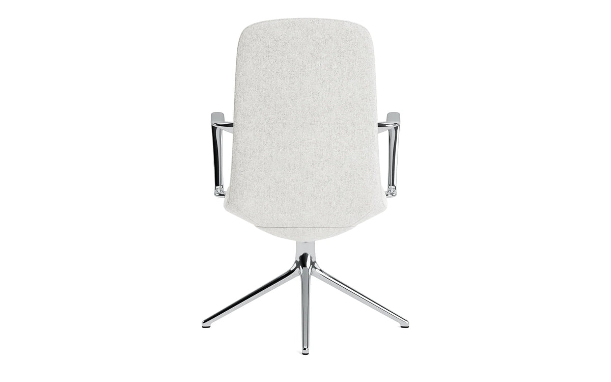 Off Armchair niedrig mit Drehgestell 4B aluminium mit kissen Hallingdal in Hallingdal 110 präsentiert im Onlineshop von KAQTU Design AG. Bürostuhl ist von Normann Copenhagen