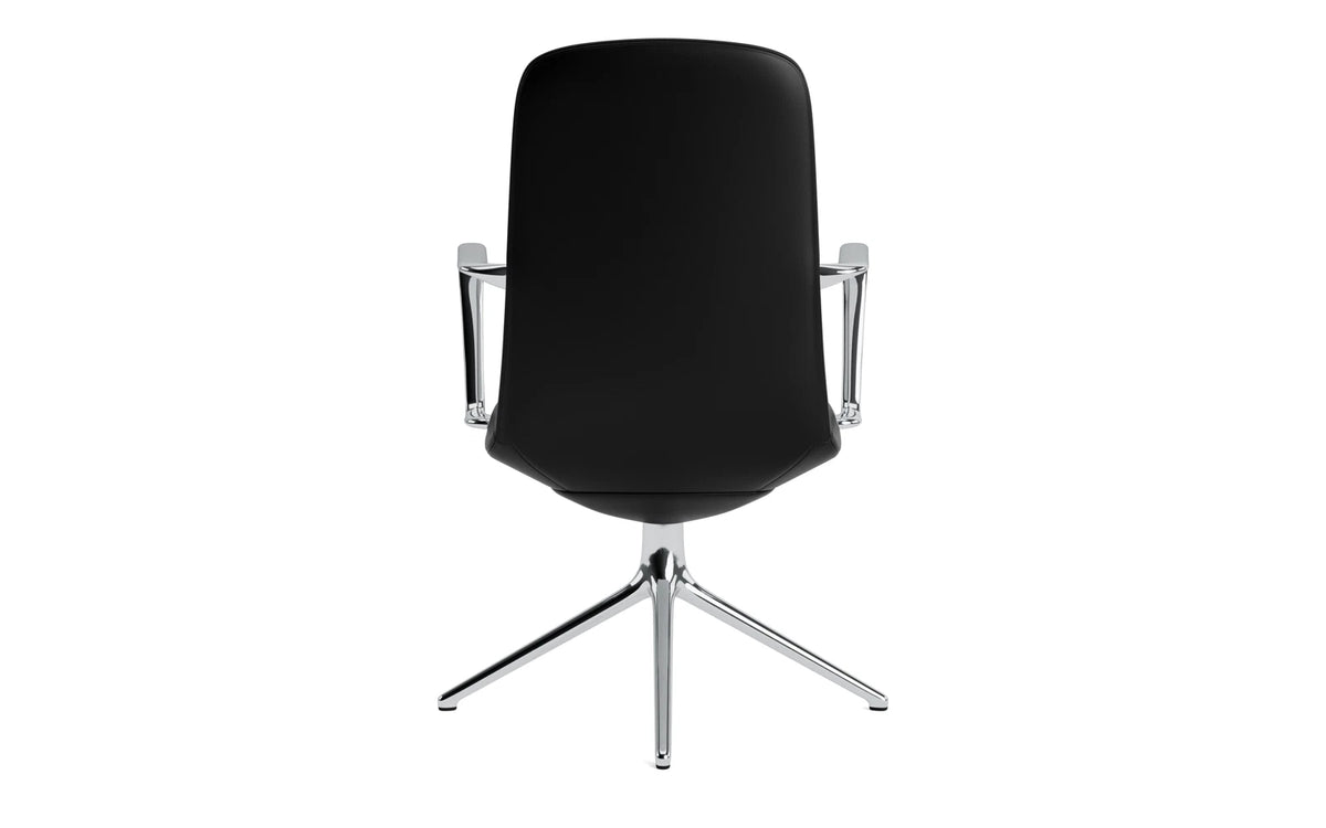 Off Armchair niedrig mit Drehgestell 4B aluminium mit kissen Ultra in Ultra 41599 präsentiert im Onlineshop von KAQTU Design AG. Bürostuhl ist von Normann Copenhagen