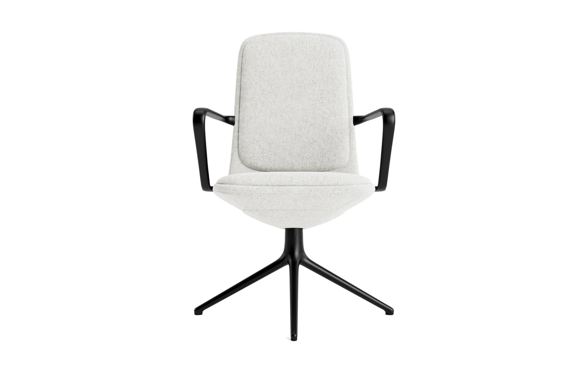 Off Armchair niedrig mit Drehgestell 4B Schwartz aluminium mit kissen Hallingdal in Hallingdal 110 präsentiert im Onlineshop von KAQTU Design AG. Bürostuhl ist von Normann Copenhagen