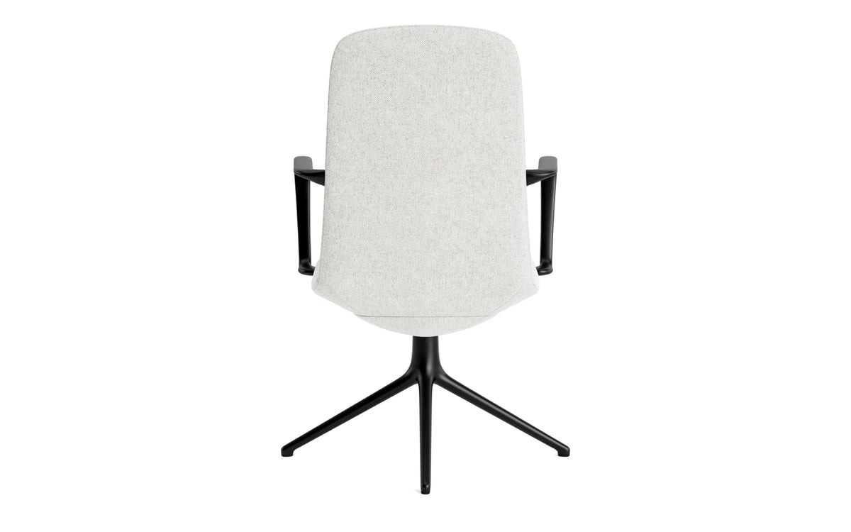 Off Armchair niedrig mit Drehgestell 4B Schwartz aluminium mit kissen Hallingdal in Hallingdal 110 präsentiert im Onlineshop von KAQTU Design AG. Bürostuhl ist von Normann Copenhagen