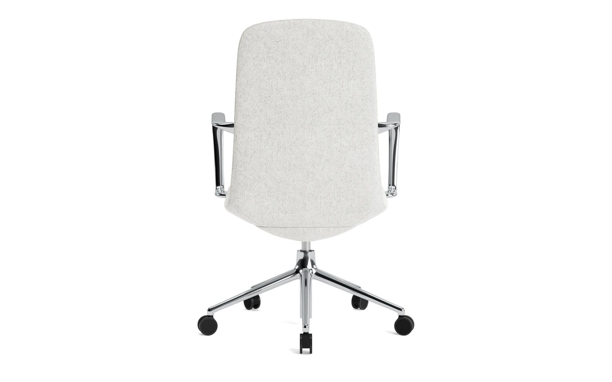 Off Armchair niedrig mit Drehgestell und Rollen Gaslift Aluminium mit Kissen Hallingdal in Hallingdal 110 präsentiert im Onlineshop von KAQTU Design AG. Bürostuhl ist von Normann Copenhagen
