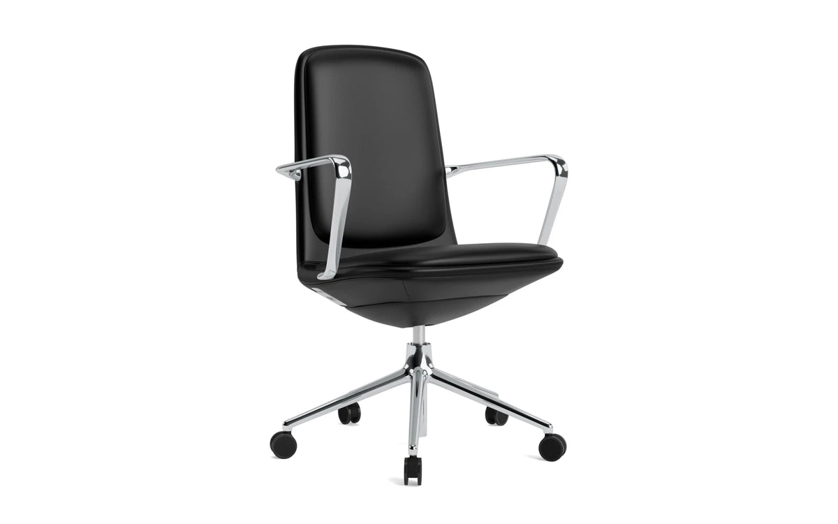 Off Armchair niedrig mit Drehgestell und Rollen Gaslift Aluminium mit Kissen Ultra Leder in Ultra 41599 präsentiert im Onlineshop von KAQTU Design AG. Drehstuhl ist von Normann Copenhagen