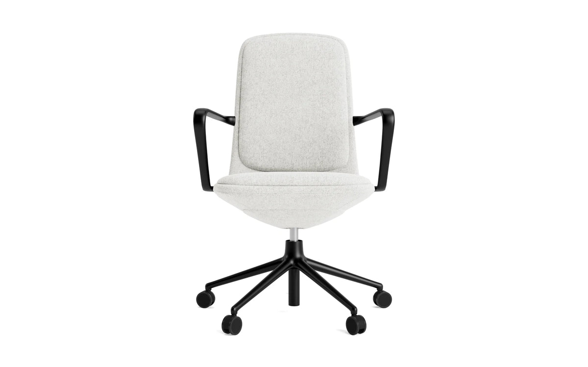 Off Armchair niedrig 5W gaslift schwarze aluminium mit kissen Hallingdal in Hallingdal 110 präsentiert im Onlineshop von KAQTU Design AG. Bürostuhl ist von Normann Copenhagen