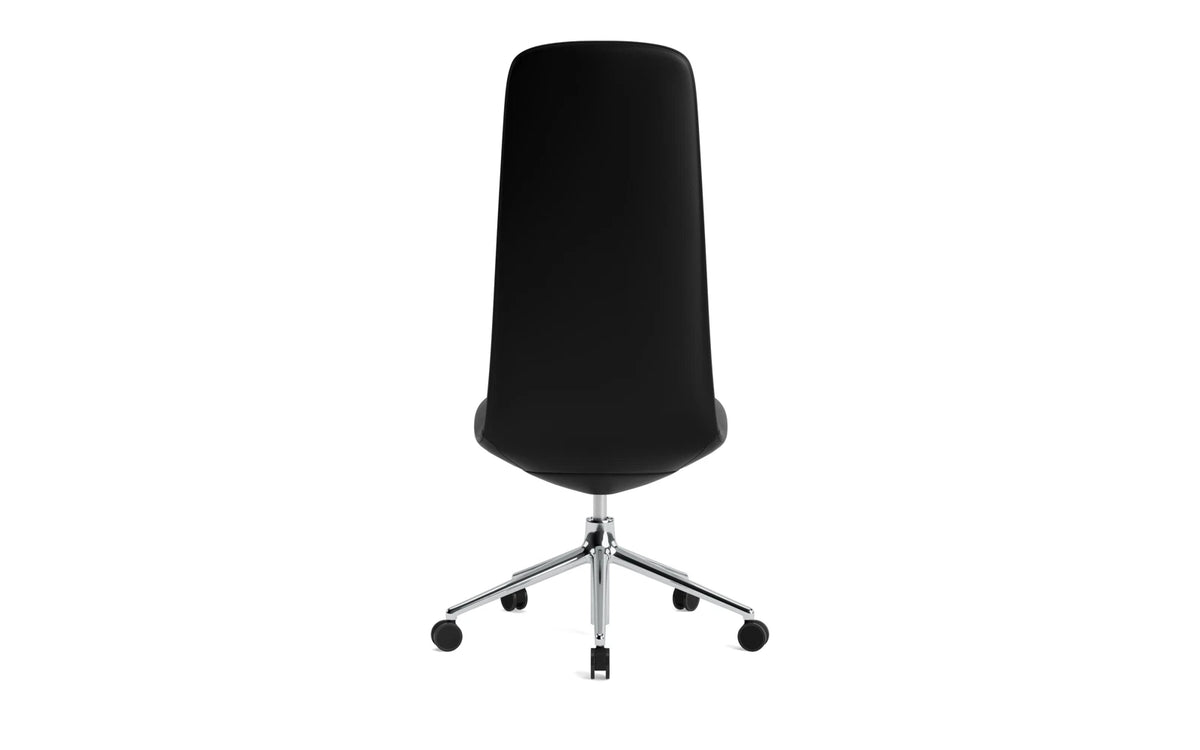 Off Chair Hoch mit Drehgestell und Rollen Gaslift Aluminium Ultra Leder in Ultra 41599 präsentiert im Onlineshop von KAQTU Design AG. Bürostuhl ist von Normann Copenhagen