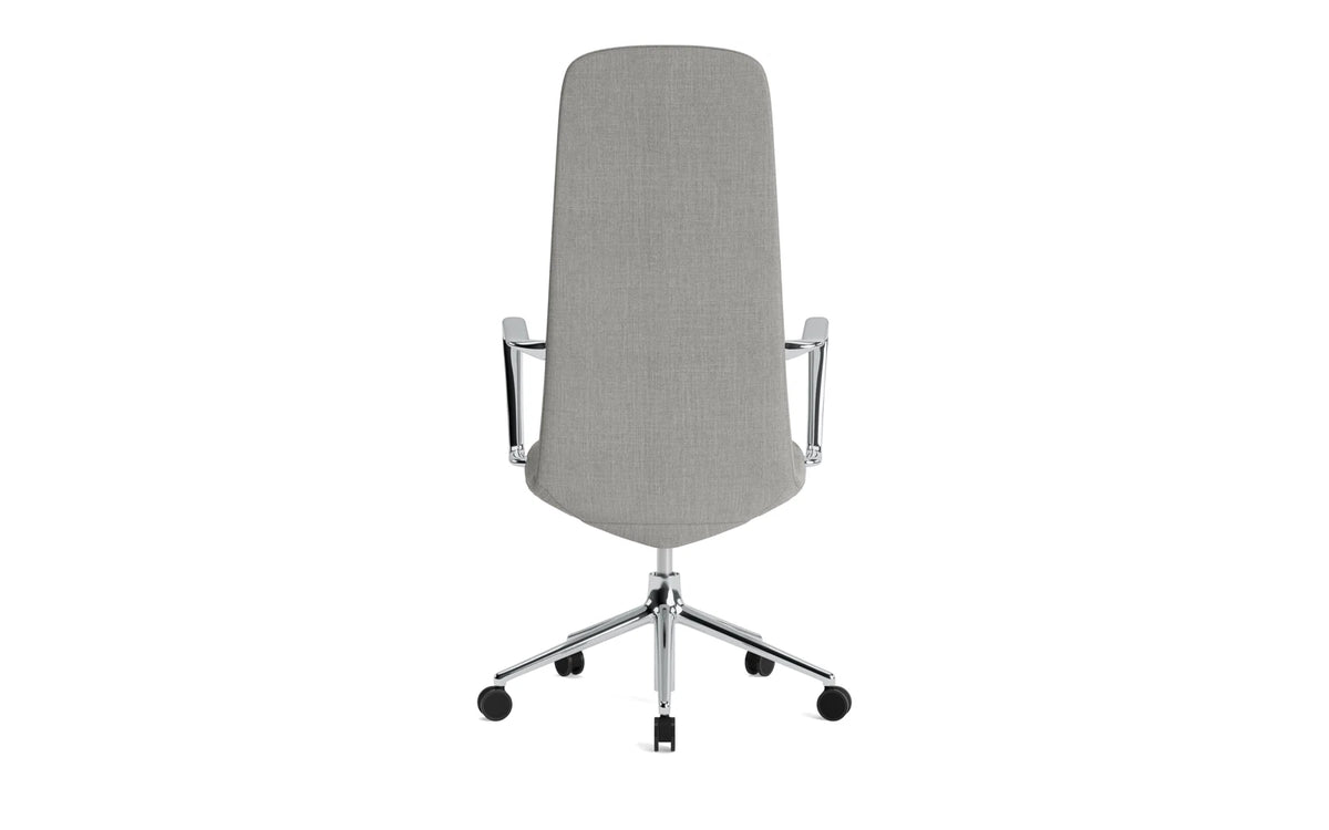 Off Armchair Hoch mit Drehgestell und Rollen Gaslift Aluminium Remix in Remix 133 präsentiert im Onlineshop von KAQTU Design AG. Bürostuhl ist von Normann Copenhagen