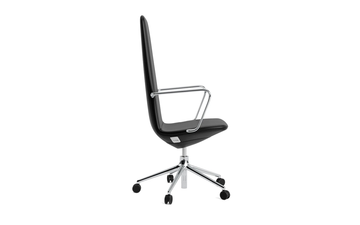 Off Armchair Hoch mit Drehgestell und Rollen Gaslift Aluminium Ultra in Ultra 41599 präsentiert im Onlineshop von KAQTU Design AG. Bürostuhl ist von Normann Copenhagen
