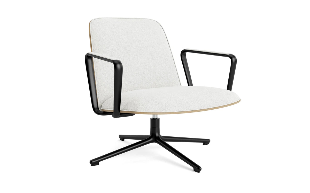 Pad Lounge-Sessel niedrig mit Drehgestell Schwarz Alu Eiche/Hallingdal in Hallingdal 110 präsentiert im Onlineshop von KAQTU Design AG. Drehsessel ist von Normann Copenhagen