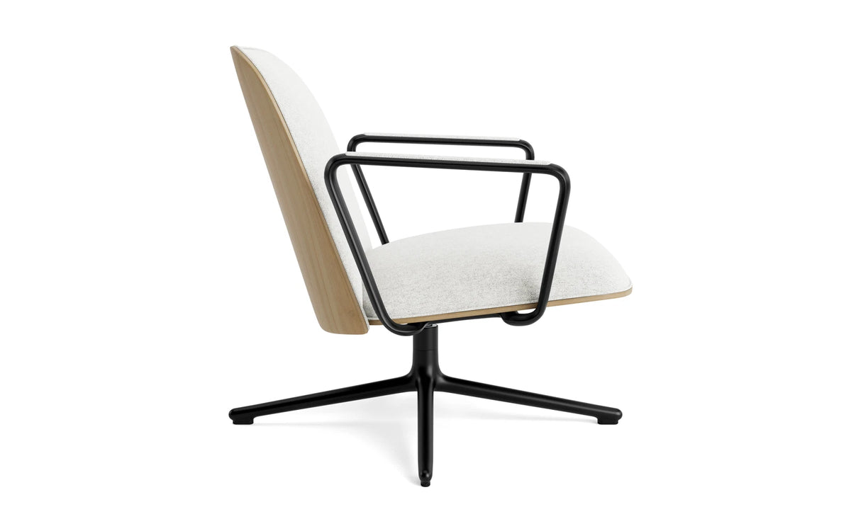 Pad Lounge-Sessel niedrig mit Drehgestell Schwarz Alu Eiche/Hallingdal in Hallingdal 110 präsentiert im Onlineshop von KAQTU Design AG. Drehsessel ist von Normann Copenhagen