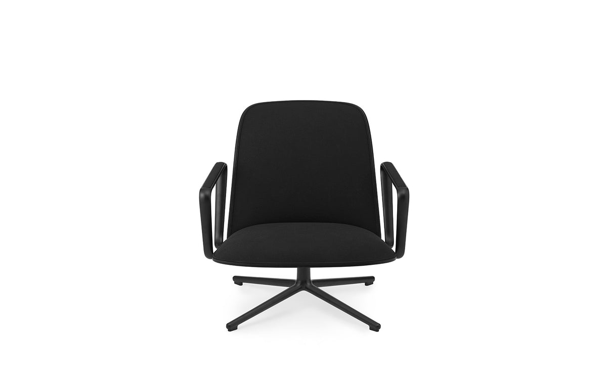 Pad Lounge-Sessel niedrig mit Drehgestell Schwarz Alu Schwarz/Oceanic in Oceanic OOC01 präsentiert im Onlineshop von KAQTU Design AG. Drehsessel ist von Normann Copenhagen