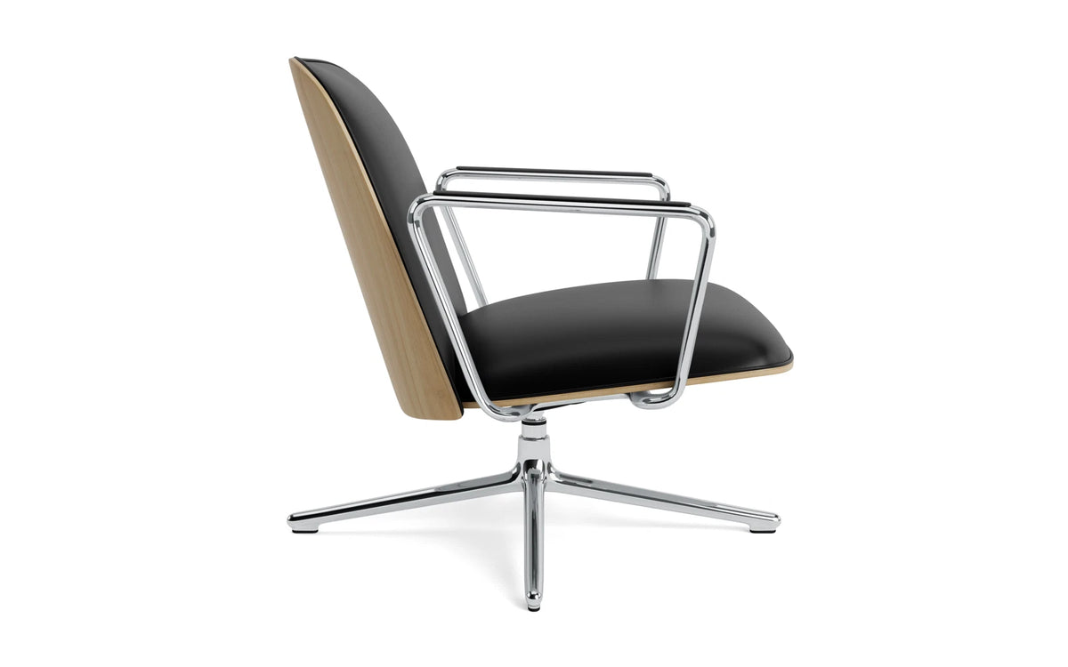 Pad Lounge-Sessel niedrig mit Drehgestell und Kippfunktion alu und Eiche/Ultra in Ultra 41599 präsentiert im Onlineshop von KAQTU Design AG. Drehsessel ist von Normann Copenhagen