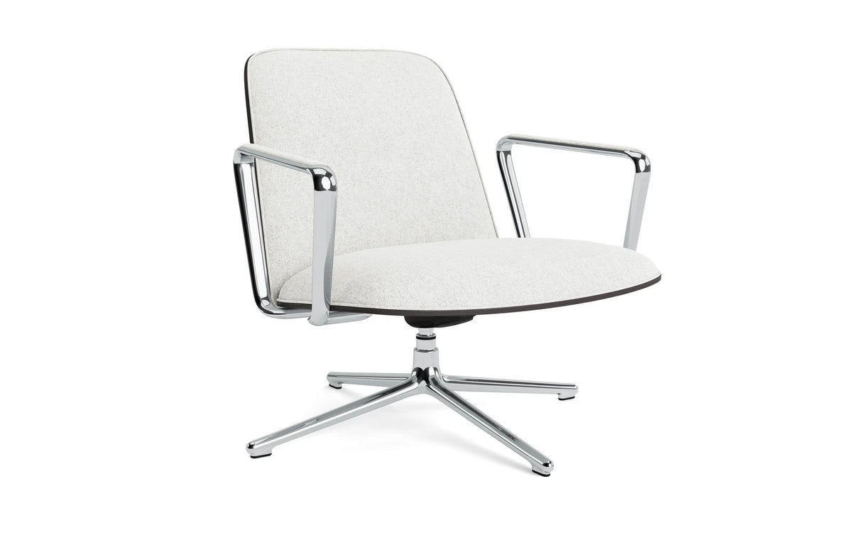 Pad Lounge-Sessel niedrig mit Drehgestell und Kippfunktion alu und Schwarz/Hallingdal in Hallingdal 110 präsentiert im Onlineshop von KAQTU Design AG. Drehsessel ist von Normann Copenhagen