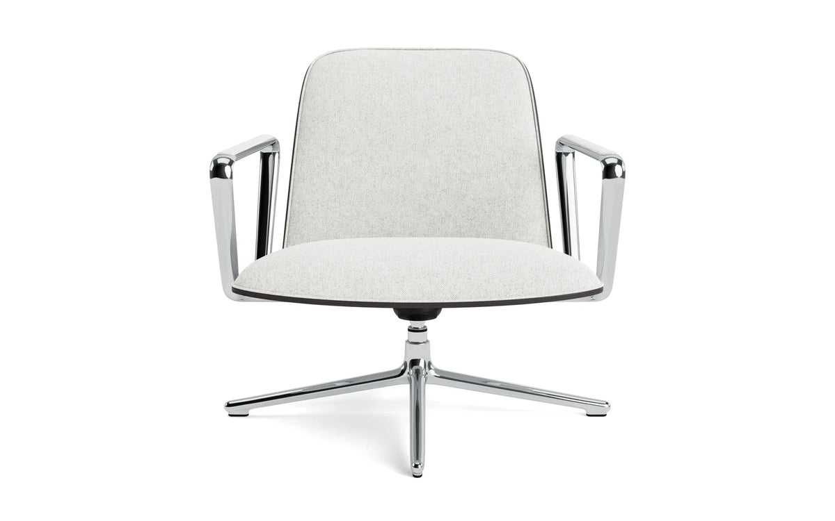 Pad Lounge-Sessel niedrig mit Drehgestell und Kippfunktion alu und Schwarz/Hallingdal in Hallingdal 110 präsentiert im Onlineshop von KAQTU Design AG. Drehsessel ist von Normann Copenhagen