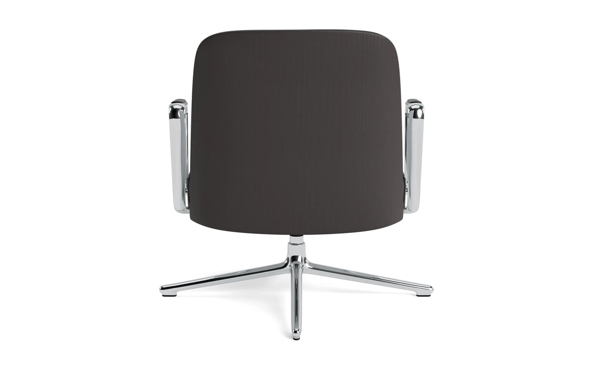 Pad Lounge-Sessel niedrig mit Drehgestell und Kippfunktion alu und Schwarz/Ultra in Ultra 41599 präsentiert im Onlineshop von KAQTU Design AG. Drehsessel ist von Normann Copenhagen