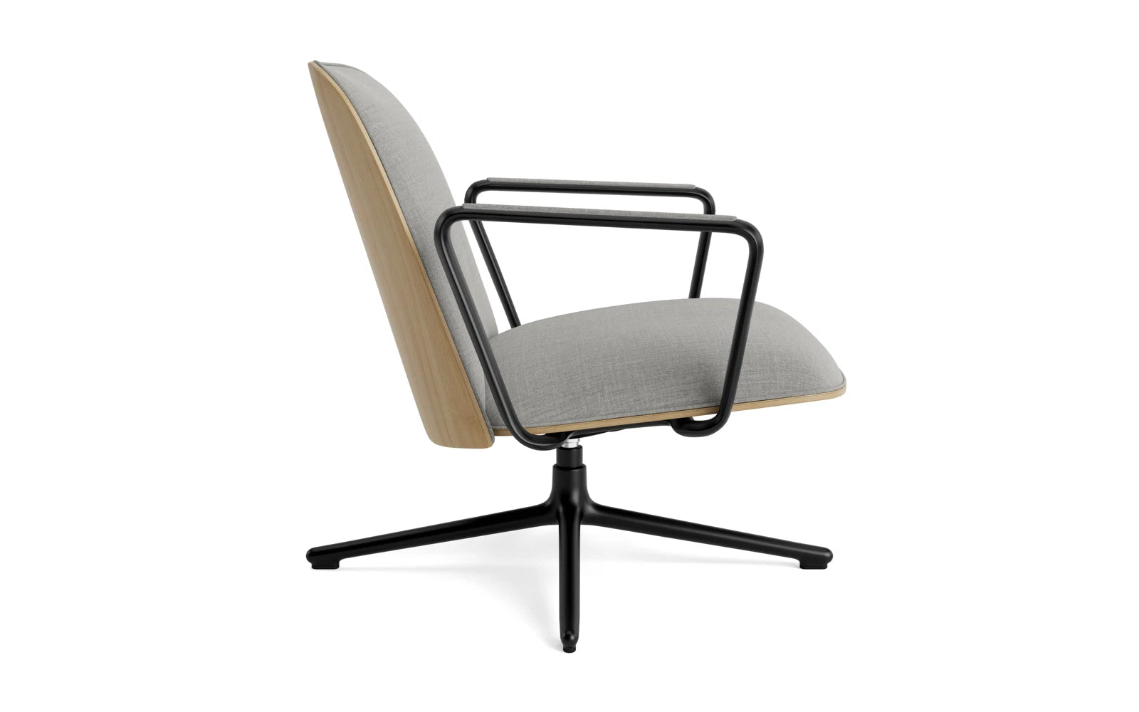 Erleben Sie den eleganten Pad Lounge-Sessel von Normann Copenhagen. Mit Drehgestell, Kippfunktion und edlen Materialien ist er ideal für stilvolle Räume.