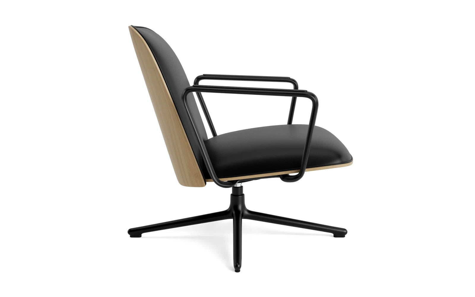 Erleben Sie den Pad Lounge-Sessel in Schwarz Alu Eiche/Ultra von Normann Copenhagen – ein stilvolles Möbelstück, das Komfort und Eleganz vereint.