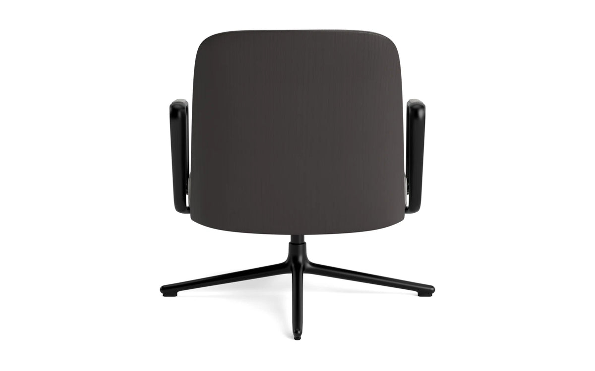 Pad Lounge-Sessel niedrig mit Drehgestell und Kippfunktion Schwarz Alu Schwarz/Remix in Remix 133 präsentiert im Onlineshop von KAQTU Design AG. Drehsessel ist von Normann Copenhagen